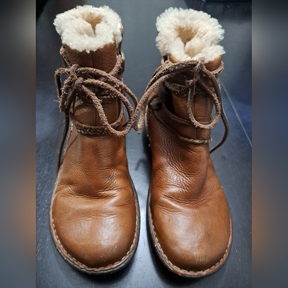 UGG Australia Caspia Brown Leather Boot    Size 5 - Picture 2 of 13